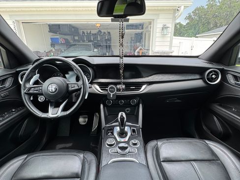Used 2022 Alfa Romeo Stelvio Sprint image 11