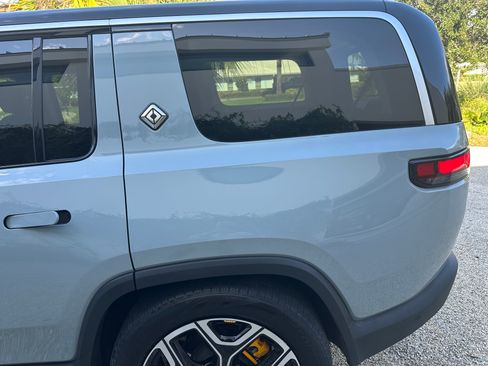 Used 2023 Rivian R1S Adventure image 20