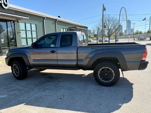 Used 2014 Toyota Tacoma PreRunner w/ Convenience Package image 2