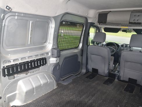 Used 2010 Ford Transit Connect XLT FWD image 5