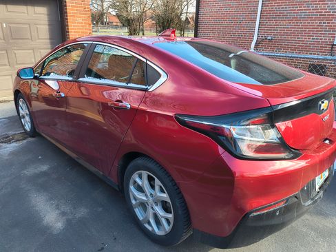 Used 2018 Chevrolet Volt Premier w/ Driver Confidence Package image 2