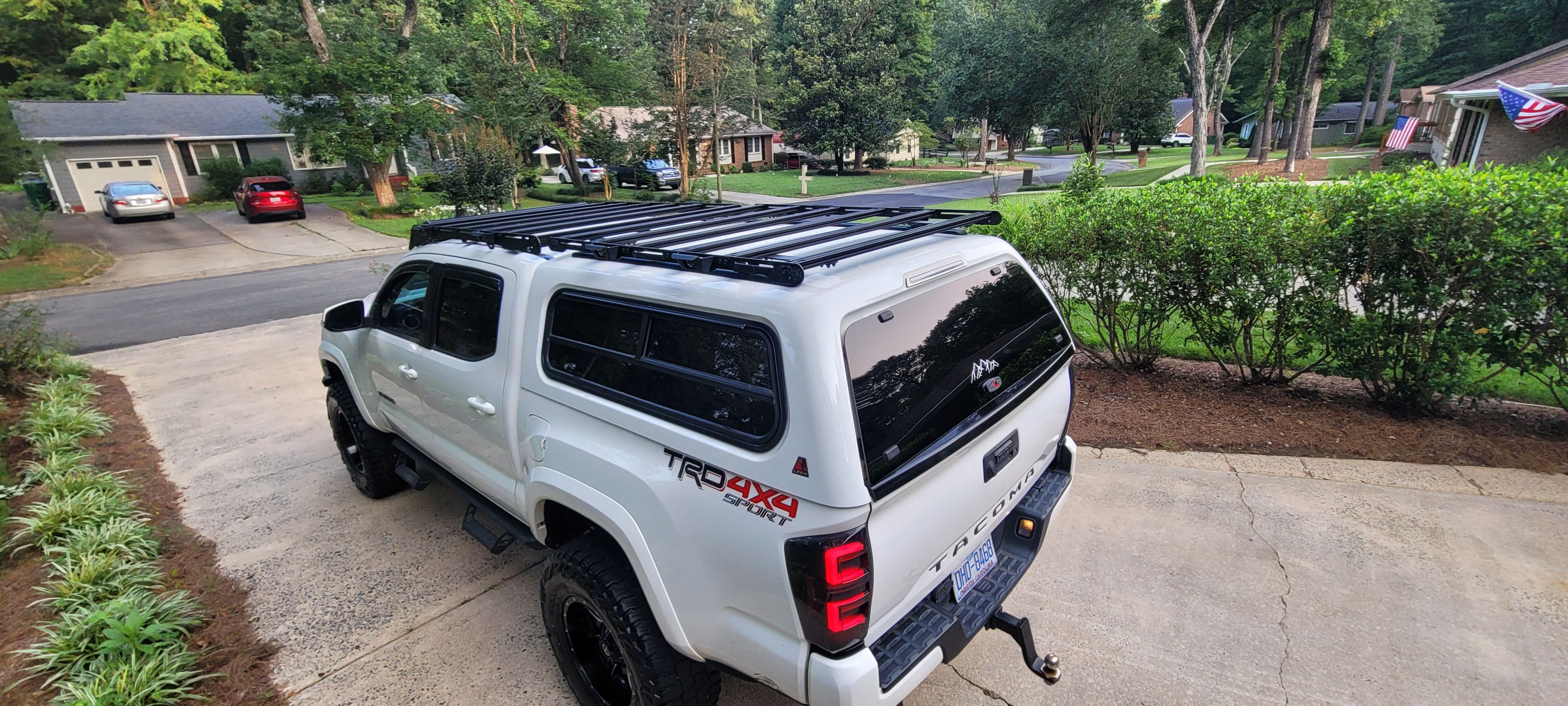 Used 2018 Toyota Tacoma TRD Sport AWD/4WD image 5