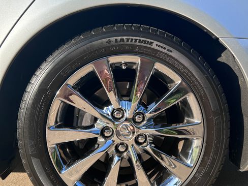 Used 2011 Lexus LS 460 w/ Comfort Pkg RWD image 6