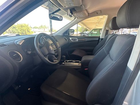 Used 2017 Nissan Pathfinder SV FWD image 11