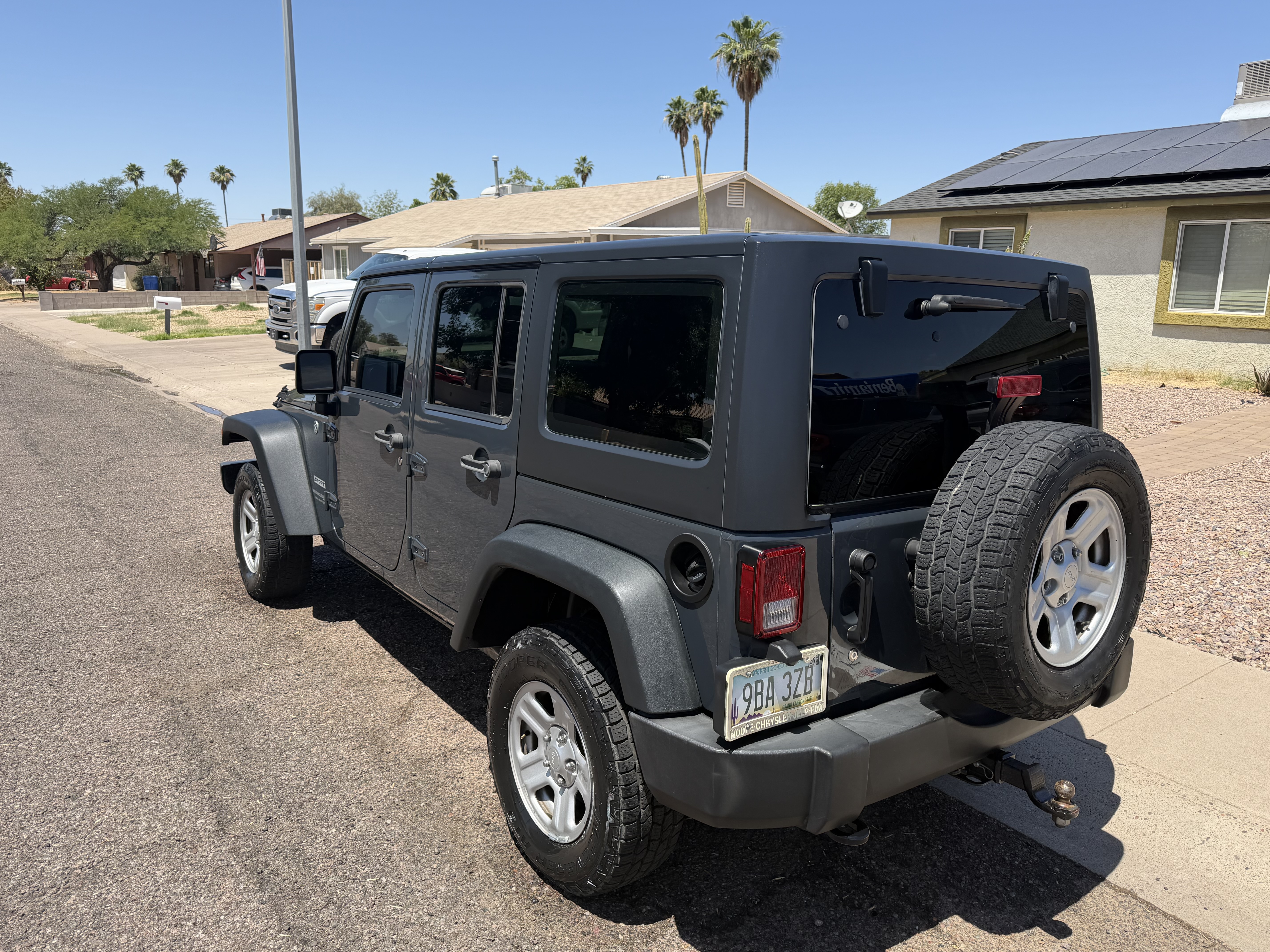 Used 2018 Jeep Wrangler Unlimited Sport w/ Connectivity Group AWD/4WD image 2