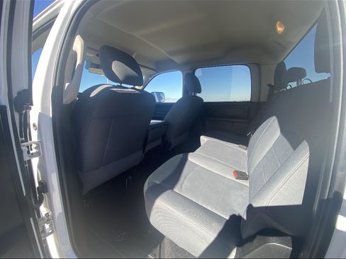 Used 2018 RAM 2500 Tradesman w/ Chrome Appearance Group AWD/4WD image 10