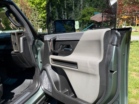 Used 2024 GMC Hummer EV 3X AWD/4WD image 10