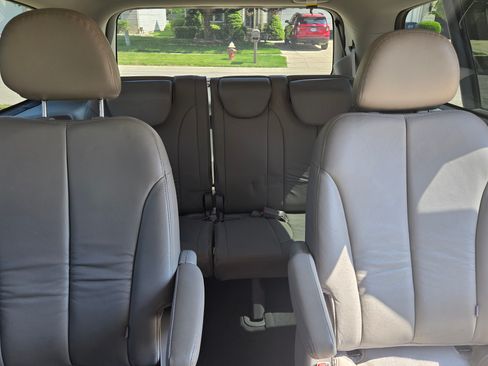 Used 2012 Kia Sedona EX w/ Luxury Pkg FWD image 12