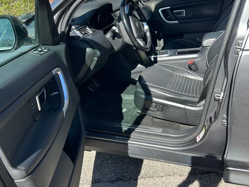 Used 2018 Land Rover Discovery Sport HSE Luxury image 10