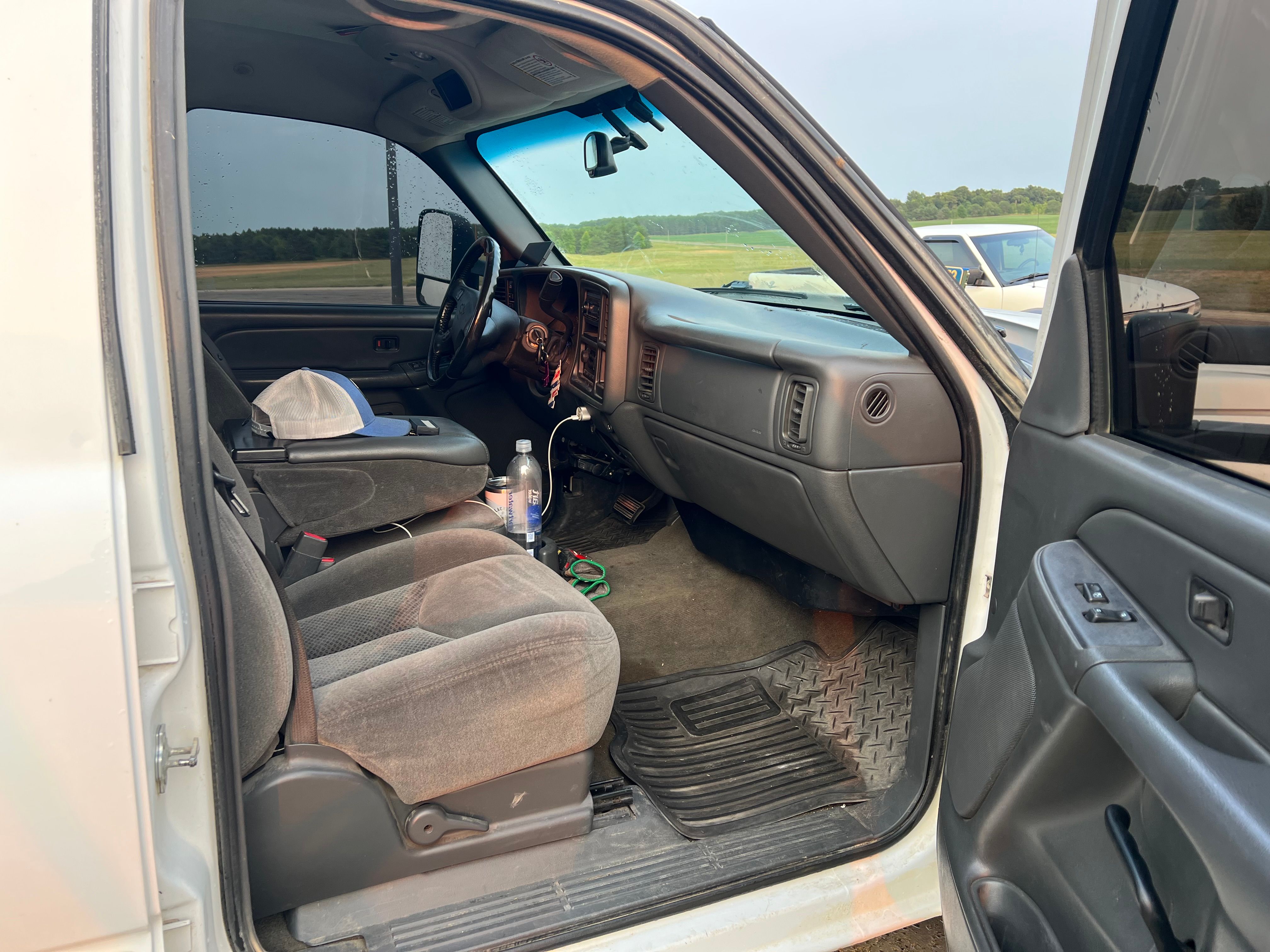 Used 2007 Chevrolet Silverado 2500 LT w/ Heavy-Duty Power Package AWD/4WD image 2