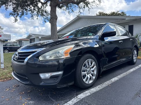 Used 2014 Nissan Altima 2.5 S w/ Display Audio Package image 5