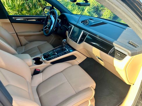 Used 2018 Porsche Macan Sport Edition image 13