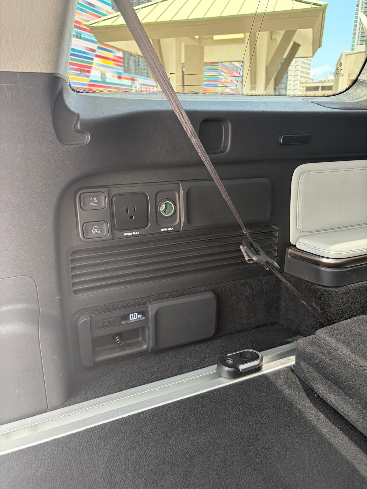 Used 2023 Rivian R1S Launch Edition Quad AWD/4WD image 22