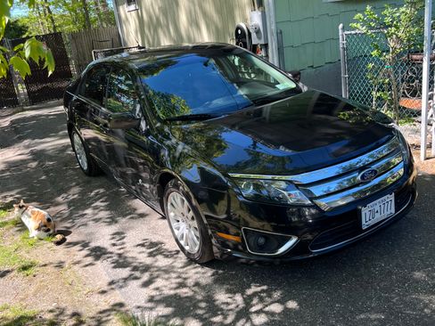 Used 2010 Ford Fusion Hybrid FWD image 1