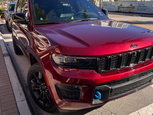 Used 2024 Jeep Grand Cherokee Limited 4xe image 2