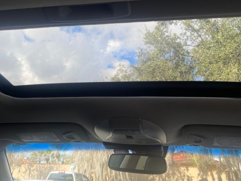 Used 2011 INFINITI M37 w/ Premium Pkg image 11