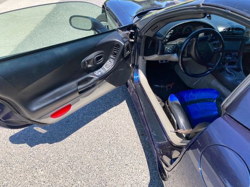 Used 2001 Chevrolet Corvette Coupe w/ Preferred Equipment Group2 image 8