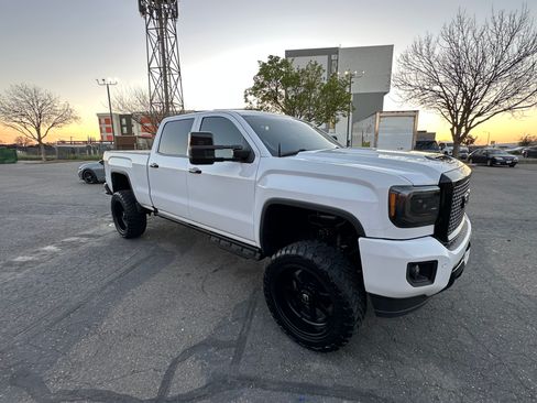 Used 2017 GMC Sierra 2500 Denali w/ Duramax Plus Package image 2