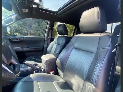 Used 2021 Toyota Tacoma TRD Off-Road w/ TRD Premium Off Road Package image 15