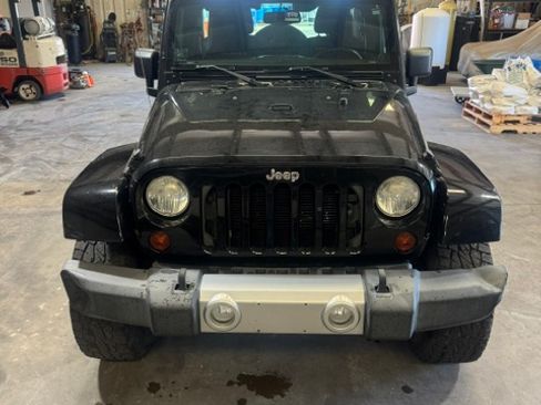 Used 2013 Jeep Wrangler Unlimited Sahara AWD/4WD image 2
