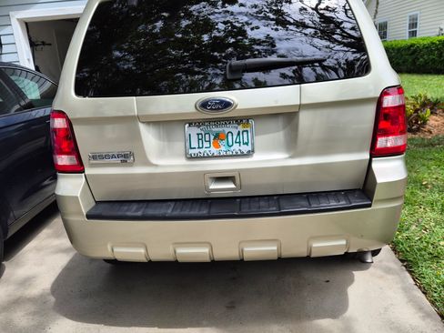 Used 2010 Ford Escape XLT image 8