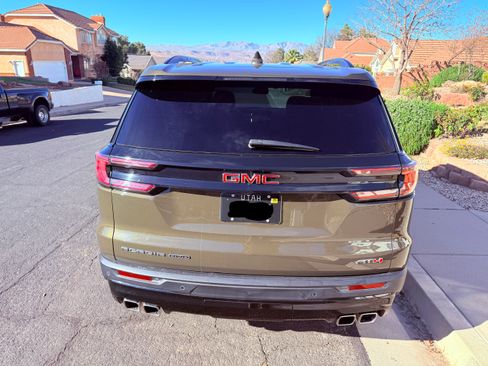 Used 2024 GMC Acadia AT4 w/ Luxury Package image 4
