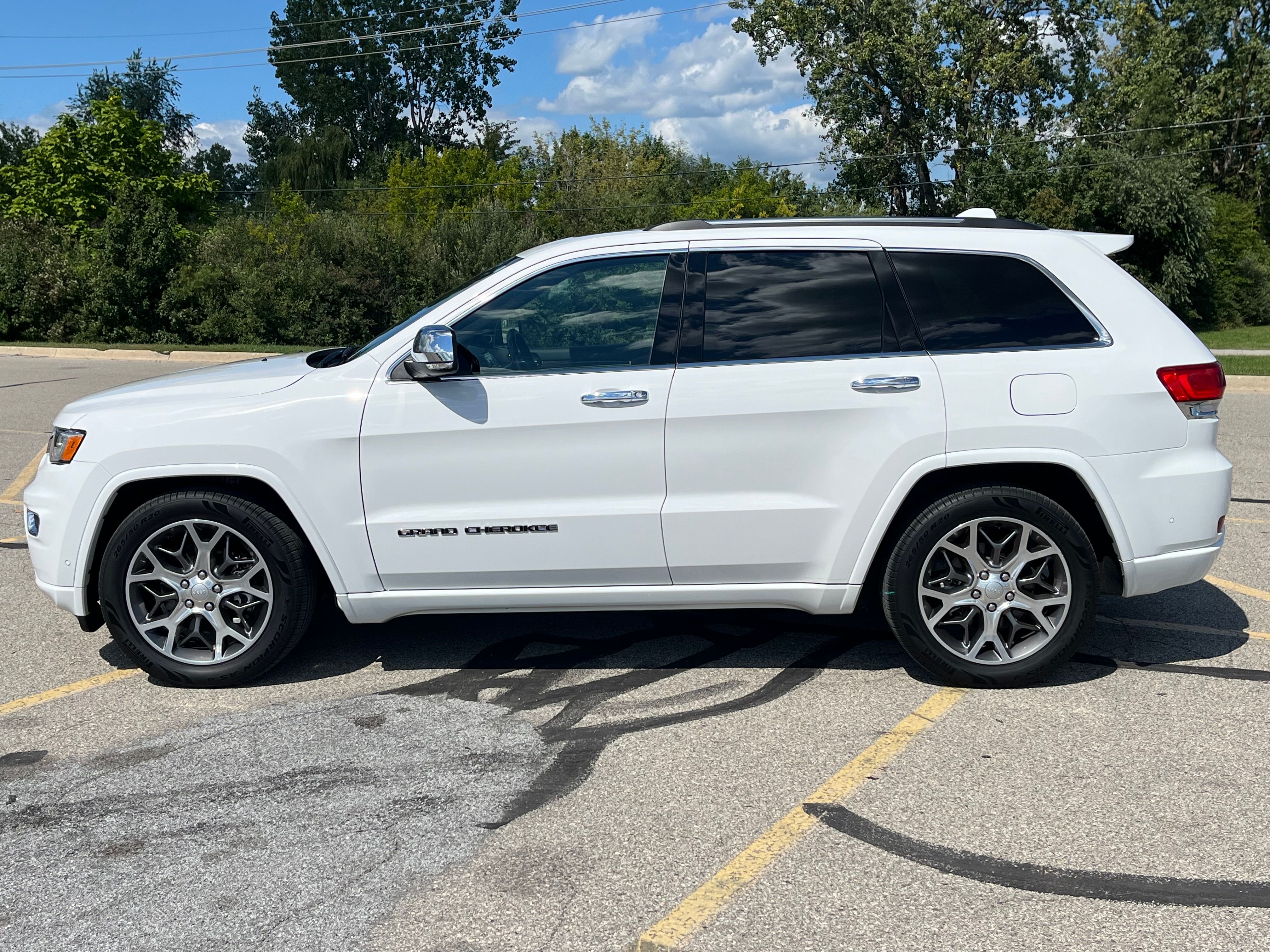 Used 2021 Jeep Grand Cherokee Overland AWD/4WD image 1