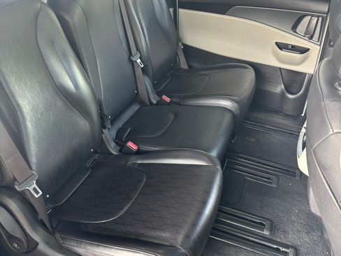 Used 2022 Kia Carnival LX FWD image 13