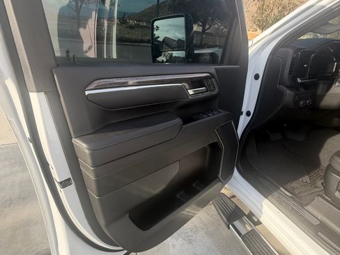 Used 2024 Chevrolet Silverado 2500 LTZ image 8