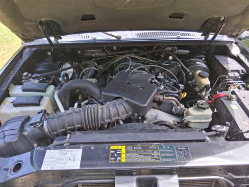 Used 2004 Ford Explorer Sport Trac XLT image 14