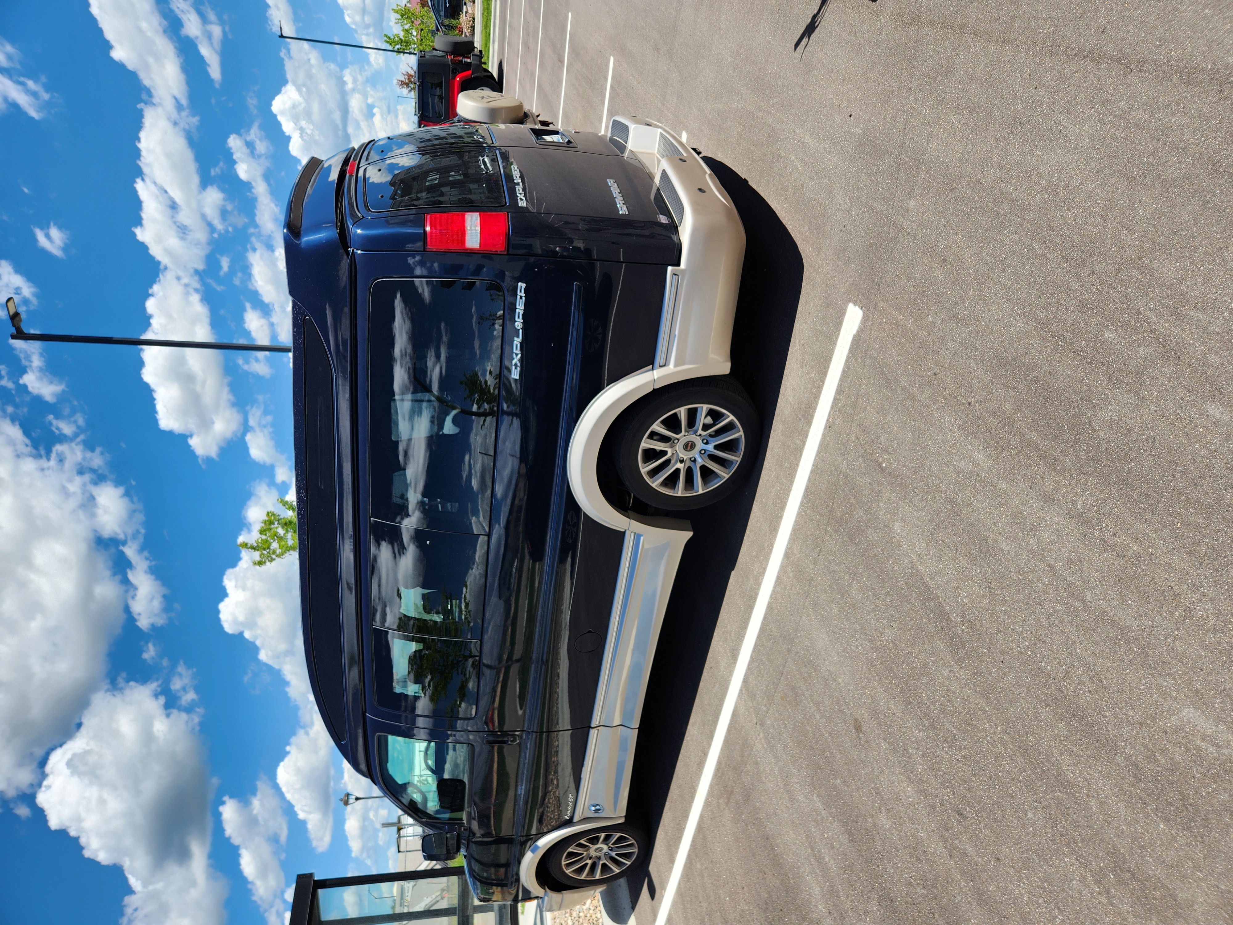 Used 2019 GMC Savana 2500 w/ Enhanced Convenience Package RWD image 1