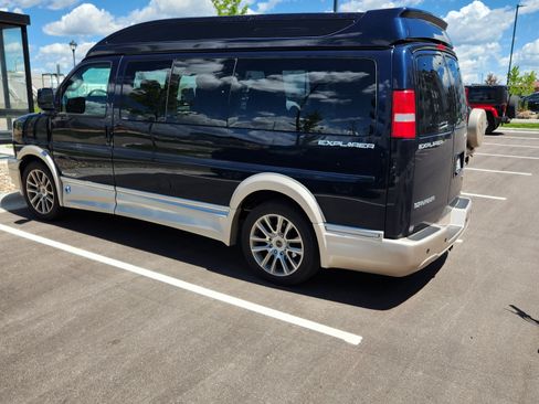Used 2019 GMC Savana 2500 w/ Enhanced Convenience Package RWD image 1