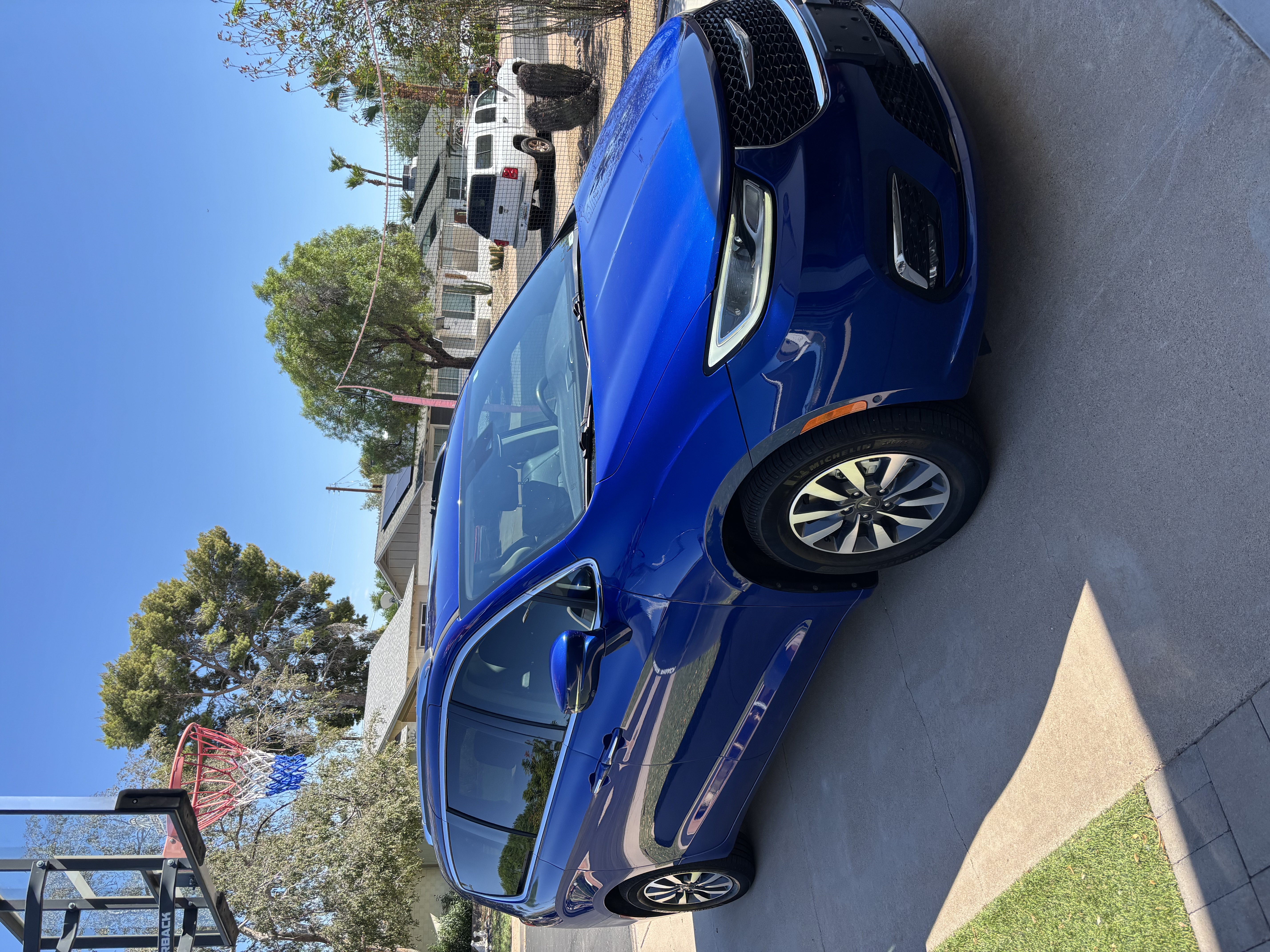 Used 2021 Chrysler Pacifica Touring-L FWD image 1