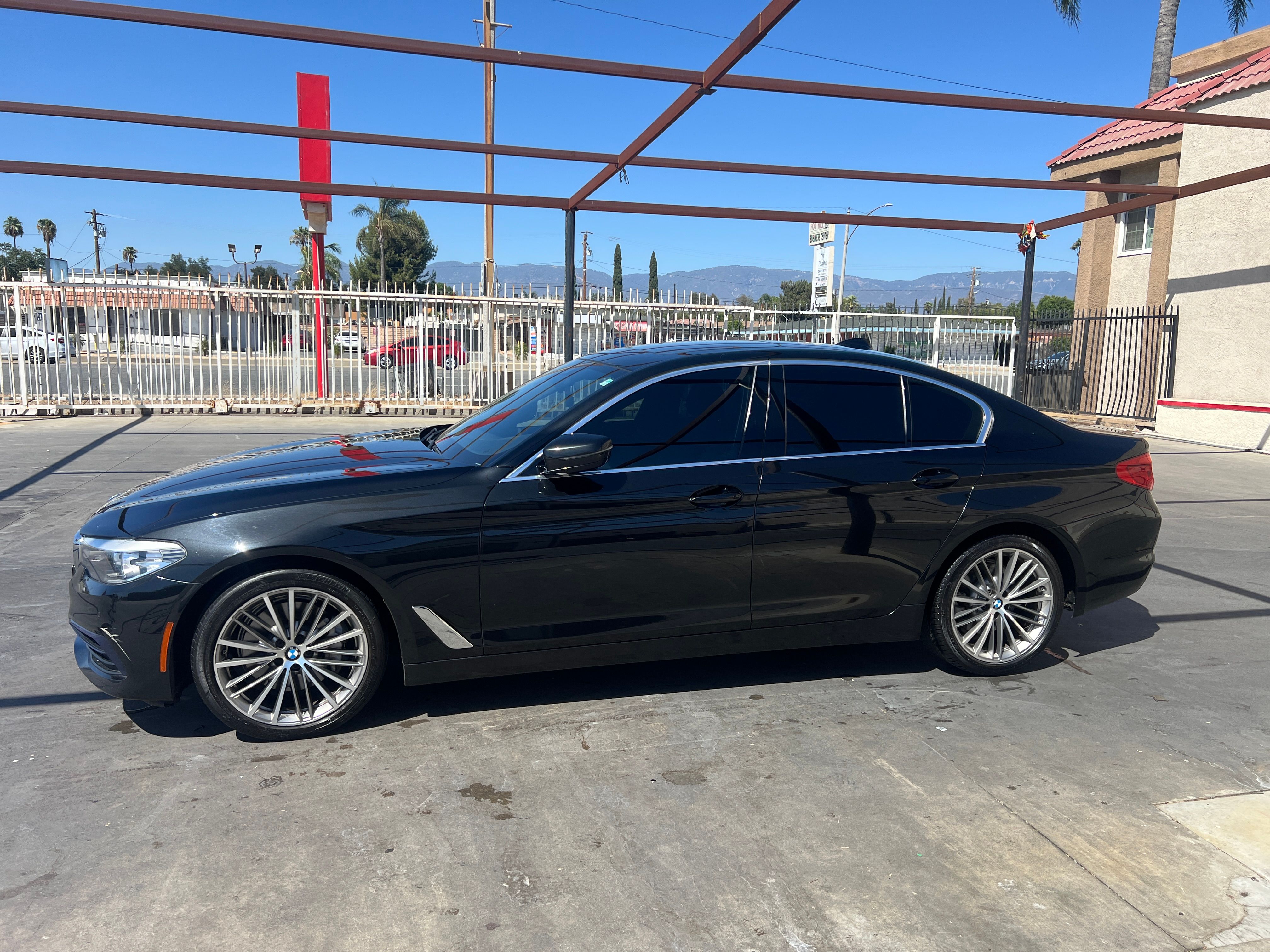 Used 2019 BMW 530i w/ Convenience Package RWD image 2