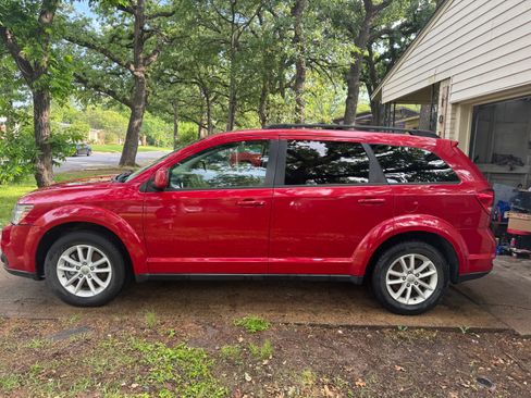 Used 2016 Dodge Journey SXT w/ Comfort/Convenience Group FWD image 4