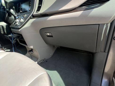 Used 2018 Toyota Sienna XLE w/ XLE Navigation Package image 13