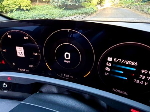 Used 2021 Porsche Taycan RWD image 18