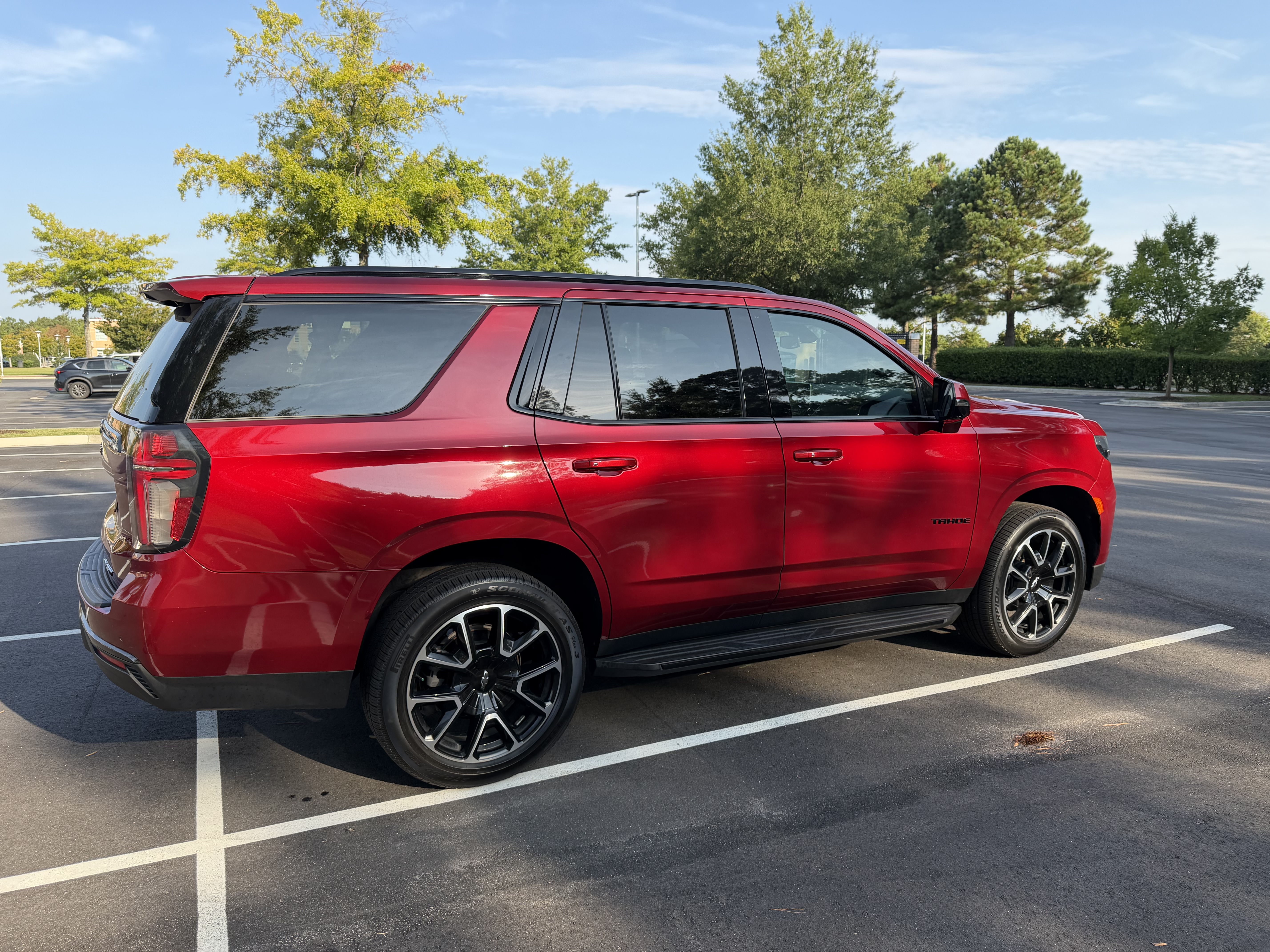 Used 2021 Chevrolet Tahoe RST w/ Luxury Package AWD/4WD image 2