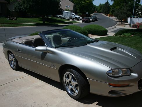 Used 2001 Chevrolet Camaro Z28 w/ SS Performance/Appearance Pkg RWD image 10