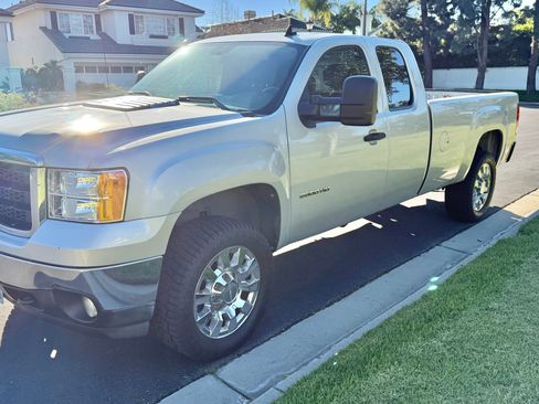 Used 2011 GMC Sierra 2500 SLE w/ SLE Preferred Package image 5