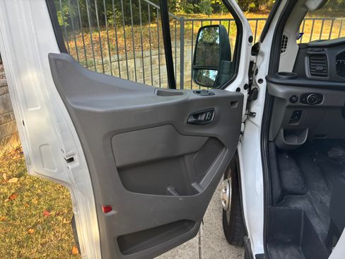 Used 2022 Ford Transit 250 148 High Roof AWD image 11