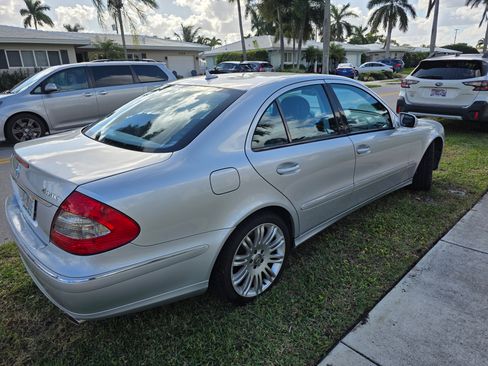 Used 2008 Mercedes-Benz E 350 4MATIC Sedan image 4
