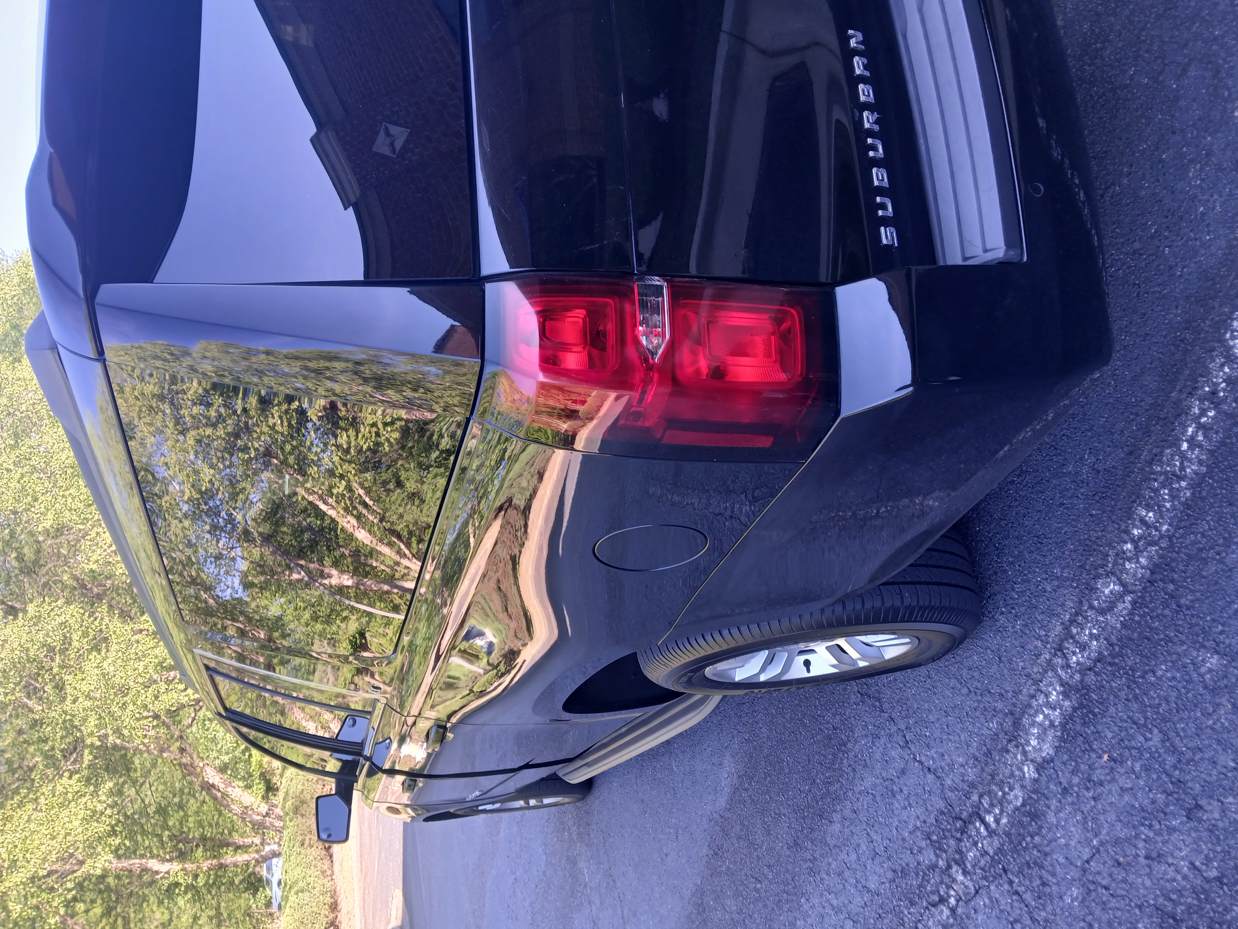 Used 2016 Chevrolet Suburban LT RWD image 16