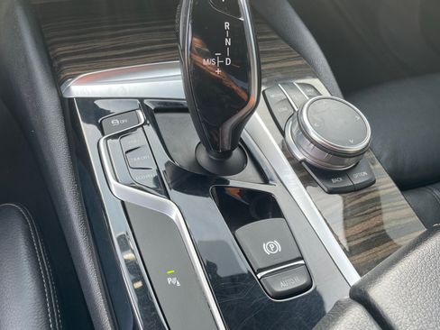 Used 2017 BMW 530i RWD image 18