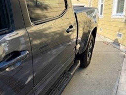 Used 2017 Toyota Tacoma TRD Sport w/ Tow Package image 12