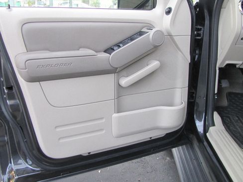 Used 2007 Ford Explorer XLT image 14