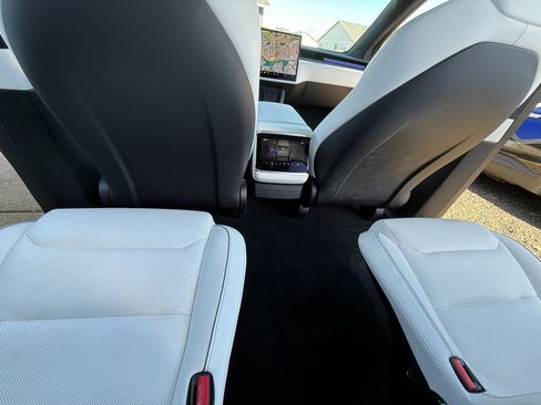 Used 2022 Tesla Model X Plaid image 19