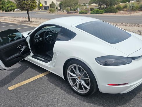 Used 2025 Porsche 718 Cayman RWD image 4