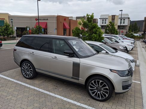 Used 2020 Land Rover Range Rover HSE image 4