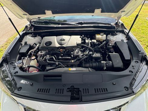 Used 2019 Toyota Avalon XLE image 10